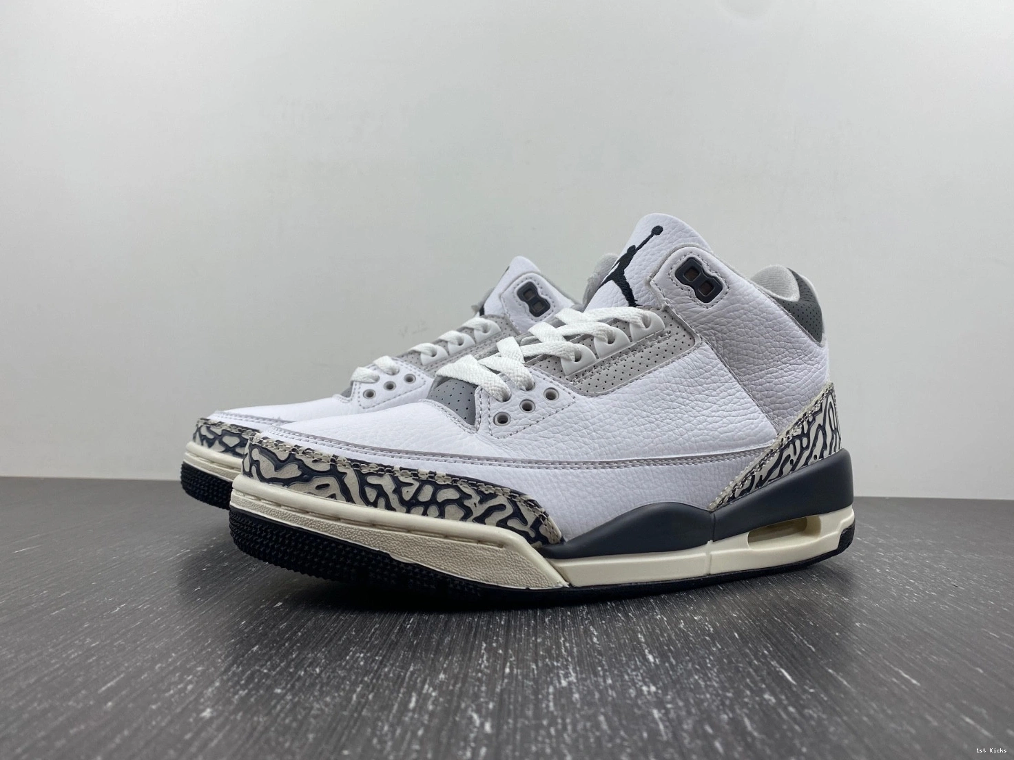 Sneak Hide 3 N' - (GS) Jordan DX6665-100 Retro 0515